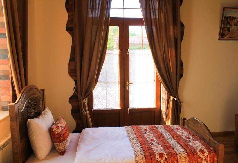 اتاق استاندارد, Garni Hinyard