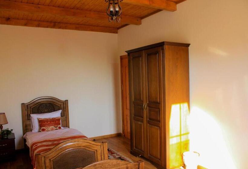 اتاق استاندارد, Garni Hinyard