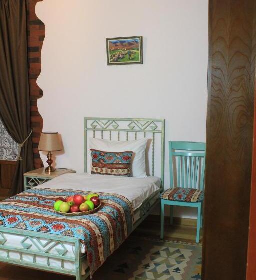 اتاق استاندارد با بالکن, Garni Hinyard