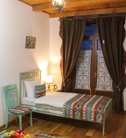 اتاق استاندارد با بالکن, Garni Hinyard