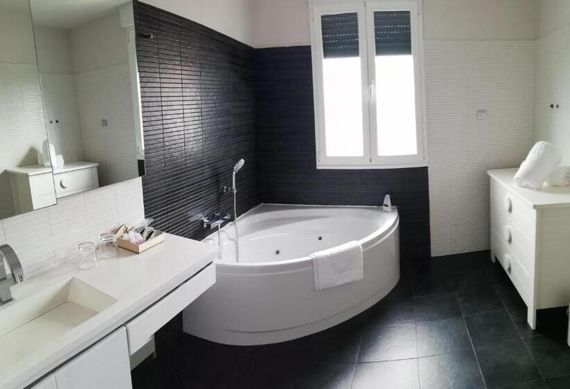 سوئیت با وان آب گرم, Pension Suite Camino Norte