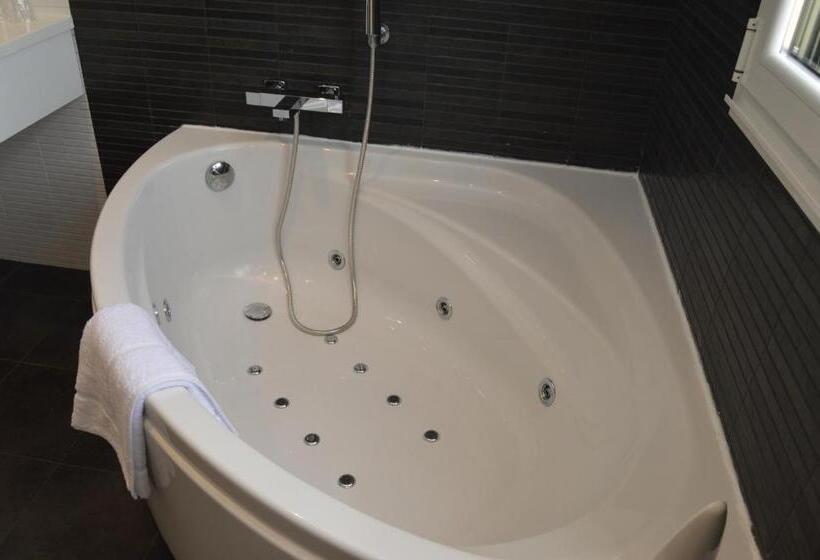 سوئیت با وان آب گرم, Pension Suite Camino Norte