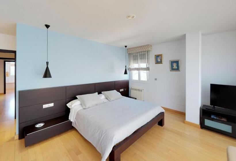 سوئیت با وان آب گرم, Pension Suite Camino Norte