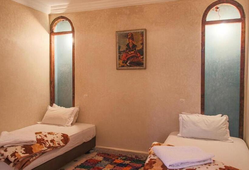 اتاق استاندارد چهار تخته, Riad Malak