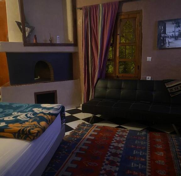 سوییت با چشم‌انداز کوه, Riad Malak