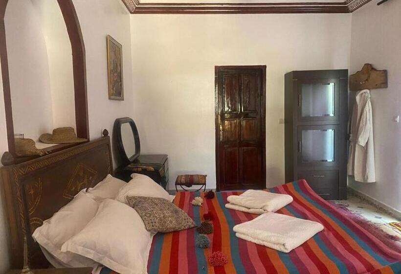 اتاق استاندارد سه تخته با چشم‌انداز استخر, Riad Malak