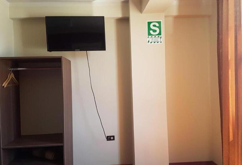 اتاق استاندارد با سرویس بهداشتی مشترک, Cálido Hostal