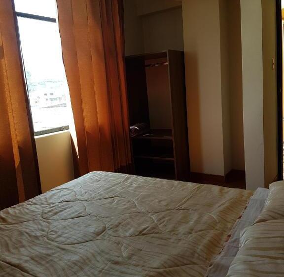 اتاق استاندارد با سرویس بهداشتی مشترک, Cálido Hostal