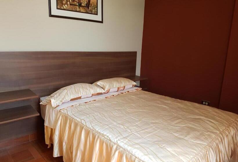 اتاق استاندارد با سرویس بهداشتی مشترک, Cálido Hostal