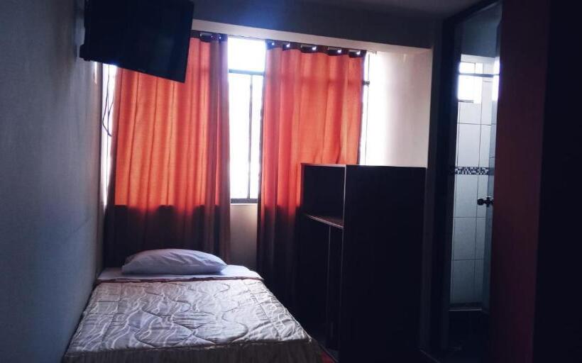 اتاق استاندارد سه نفره, Cálido Hostal