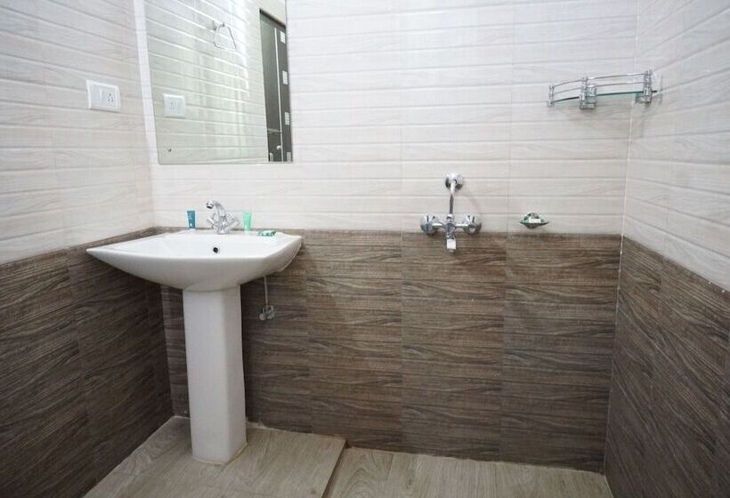 اتاق لوکس, Pemaling Lords Eco Inn Guwahati
