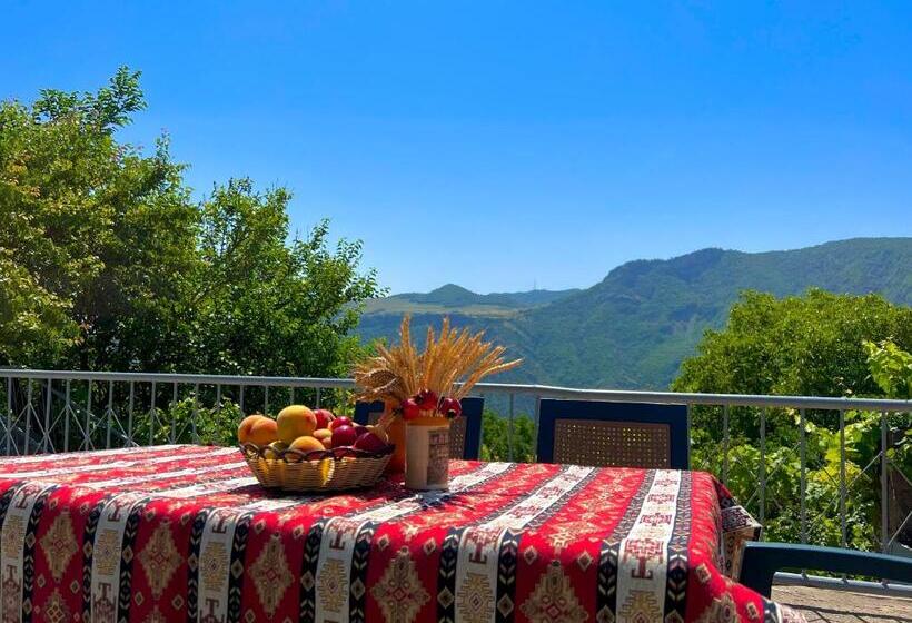 اتاق اکونومی, Igor Bed And Breakfast