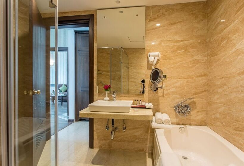سوییت اجرایی, Soaltee Westend Premier