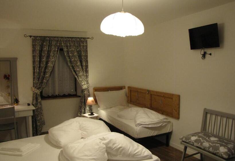 اتاق راحتی سه تخته, La Molinela B&b