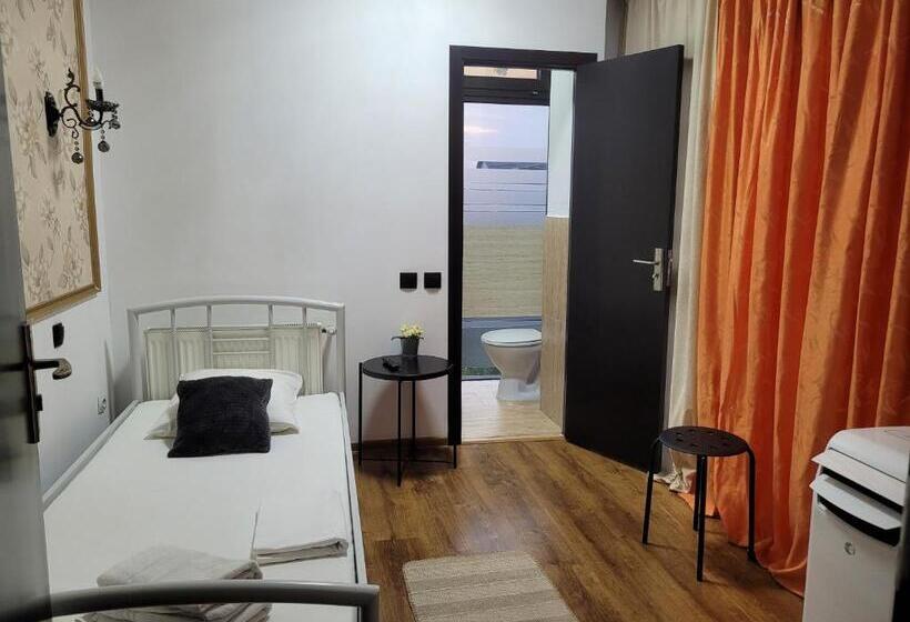 اتاق استاندارد یک نفره, Mag Motel