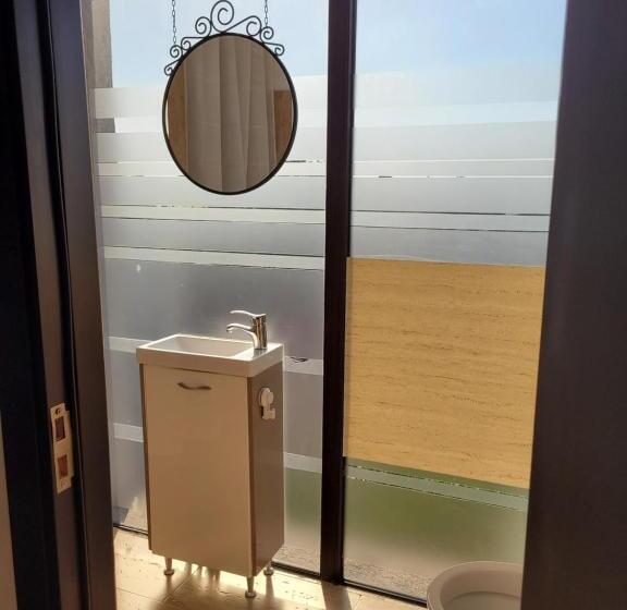 اتاق استاندارد یک نفره, Mag Motel
