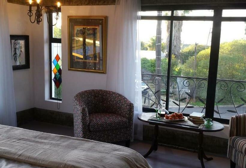 اتاق لوکس با تخت بزرگ, Absolute Castillo