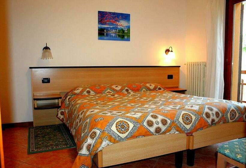 اتاق استاندارد با بالکن, Albergo Ristorante Le Fontane
