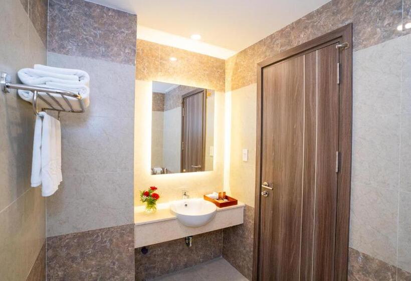 اتاق استاندارد با تخت بزرگ, Navy Hotel Cam Ranh