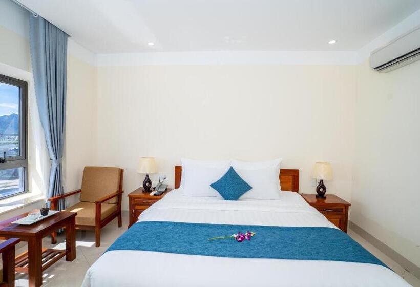 اتاق استاندارد با تخت بزرگ, Navy Hotel Cam Ranh