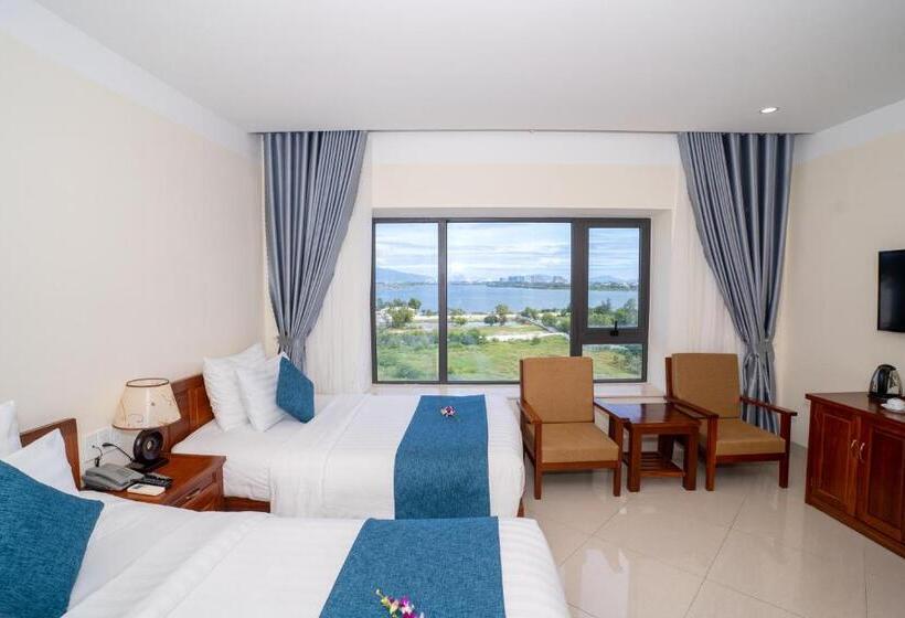 اتاق لوکس با چشم‌انداز دریا, Navy Hotel Cam Ranh