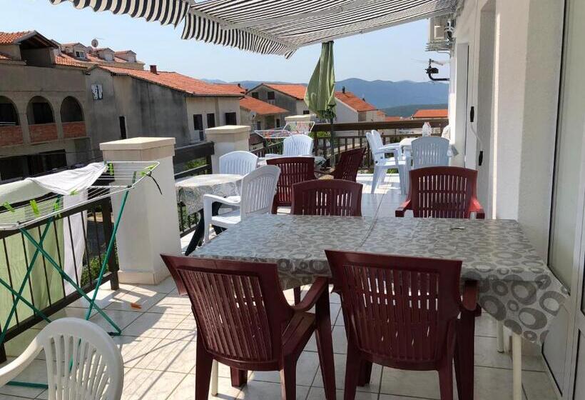 اتاق استاندارد چهار تخته, Apartmani Liberan Neum