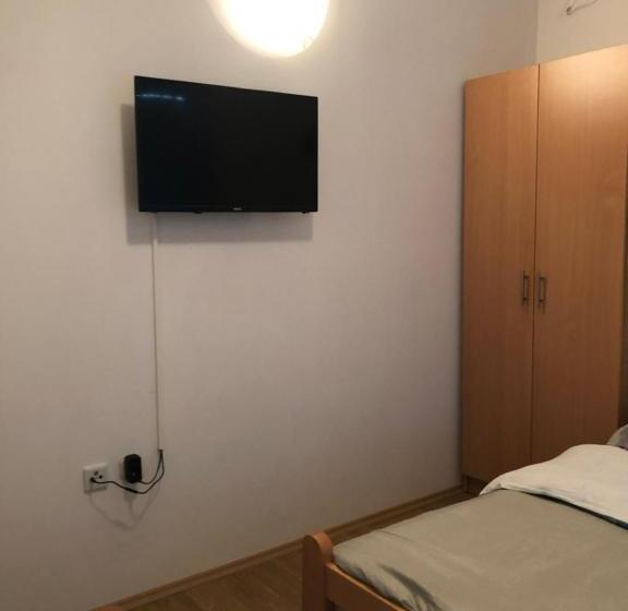 اتاق استاندارد سه نفره, Apartmani Liberan Neum