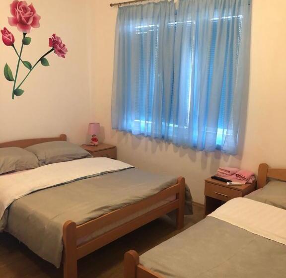 اتاق استاندارد سه نفره, Apartmani Liberan Neum