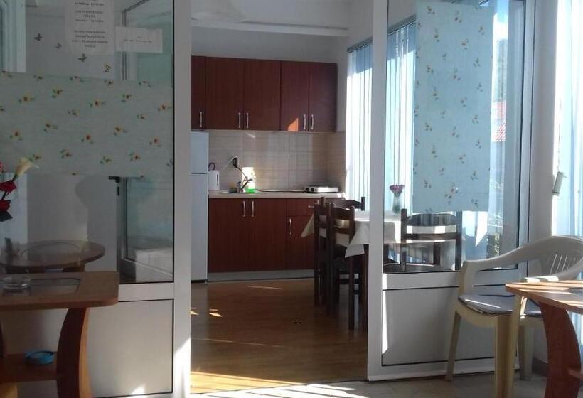 اتاق استاندارد, Apartmani Liberan Neum