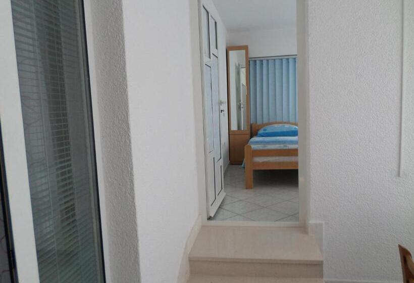 اتاق استاندارد یک نفره, Apartmani Liberan Neum