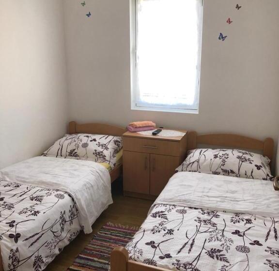 اتاق استاندارد یک نفره, Apartmani Liberan Neum