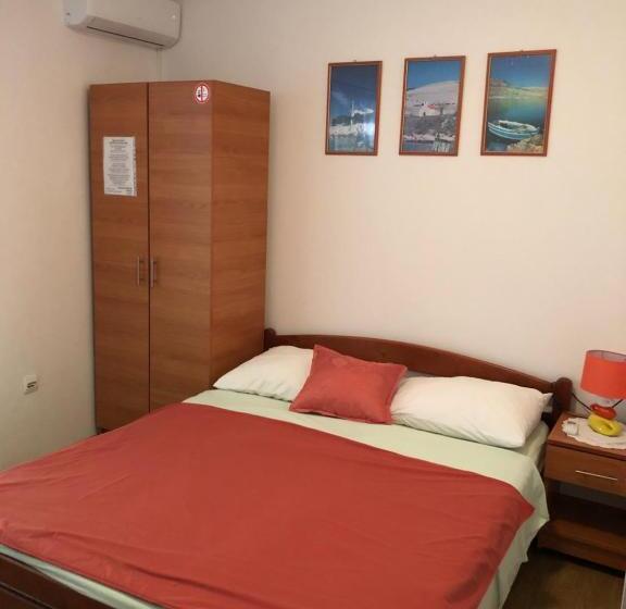 اتاق استاندارد سه نفره, Apartmani Liberan Neum