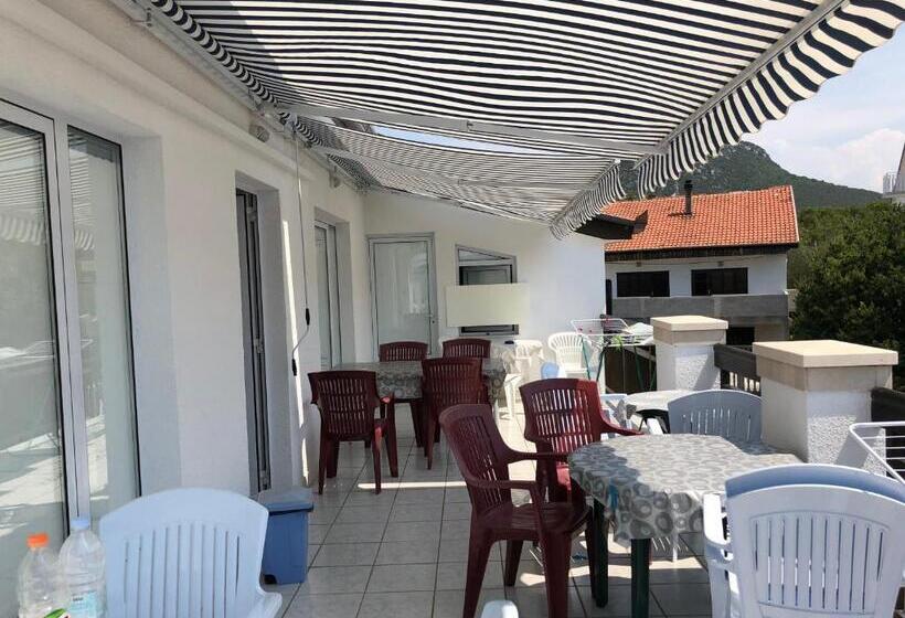 اتاق استاندارد سه نفره, Apartmani Liberan Neum