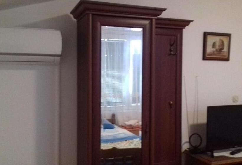 اتاق استاندارد چهار تخته, Apartmani Liberan Neum