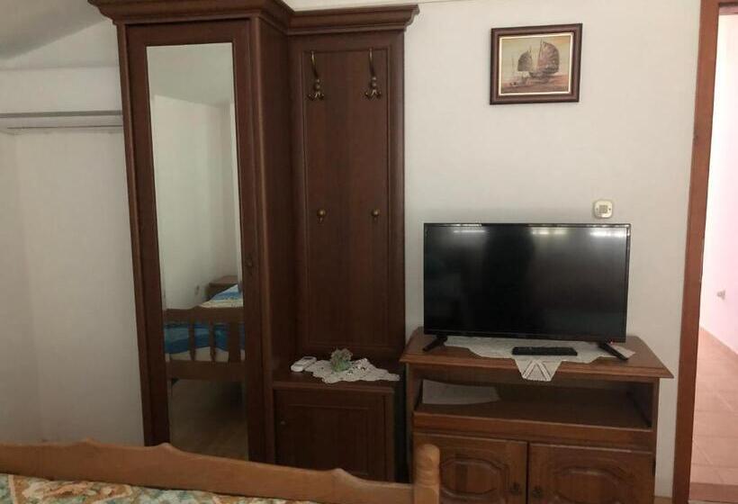 اتاق استاندارد چهار تخته, Apartmani Liberan Neum