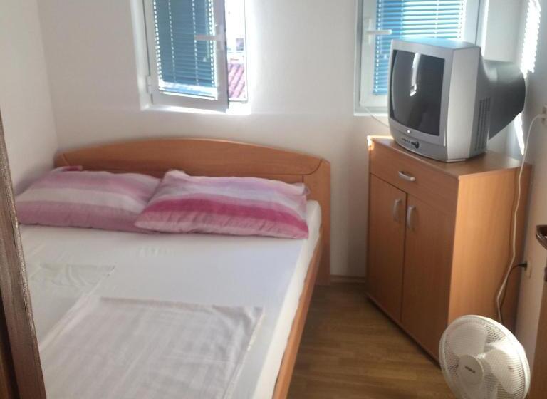 اتاق استاندارد یک نفره, Apartmani Liberan Neum