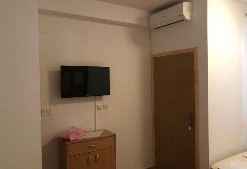 اتاق استاندارد چهار تخته, Apartmani Liberan Neum