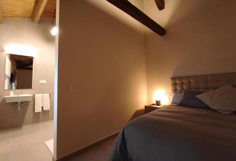 اتاق لوکس با تخت بزرگ, Casa Carmina Hostel