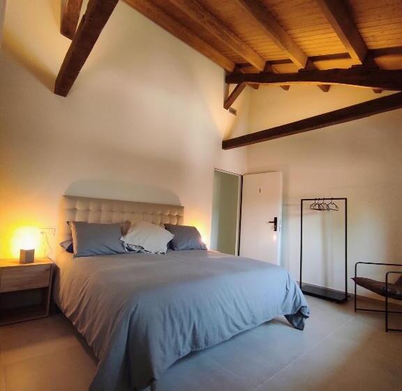 اتاق لوکس با تخت بزرگ, Casa Carmina Hostel