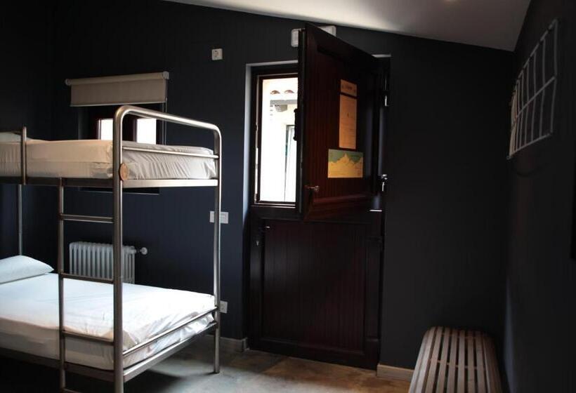 تختخواب در اتاق مشترک, Casa Carmina Hostel