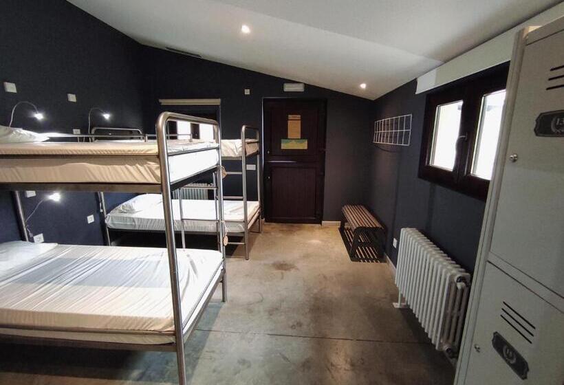 تختخواب در اتاق مشترک, Casa Carmina Hostel