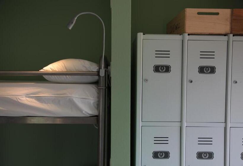 تختخواب در اتاق مشترک, Casa Carmina Hostel