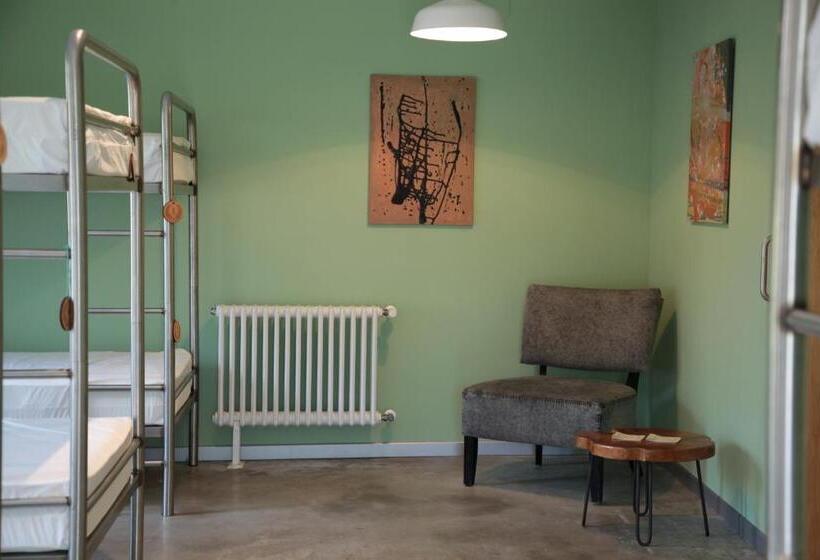 تختخواب در اتاق مشترک, Casa Carmina Hostel