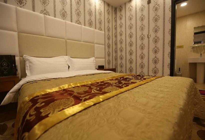 اتاق استاندارد یک نفره, Baigal