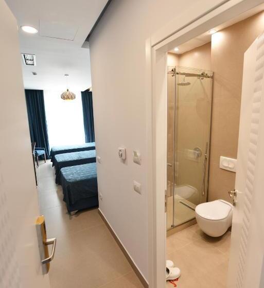 اتاق ساده سه‌ نفره, Luani A Spa & Wellness Center