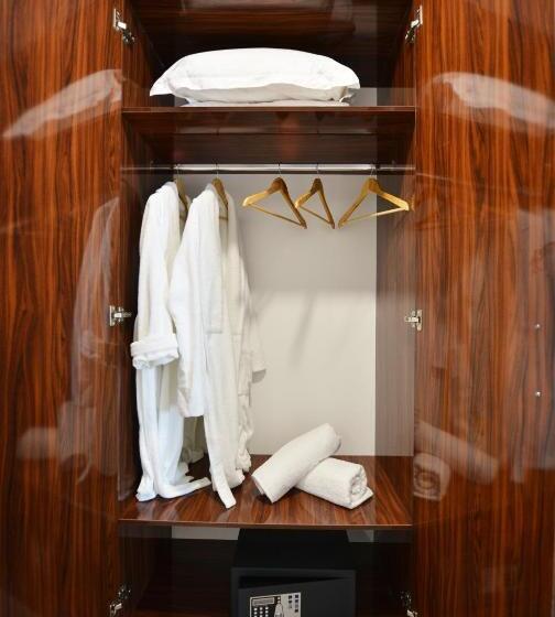 اتاق ساده سه‌ نفره, Luani A Spa & Wellness Center