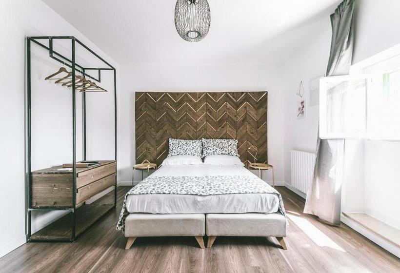 اتاق لوکس, Vandelia B&b