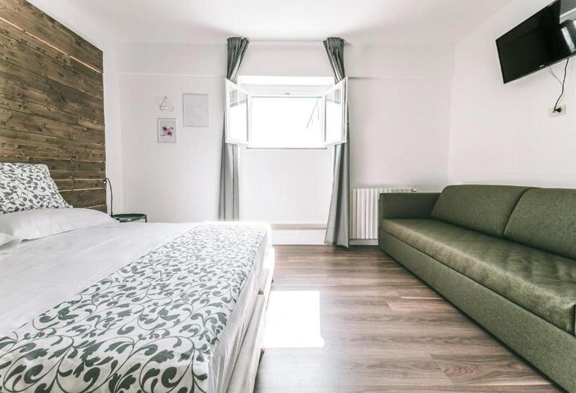 اتاق لوکس, Vandelia B&b