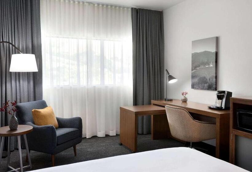 اتاق استاندارد با تخت بزرگ, La Quinta By Wyndham San Luis Obispo
