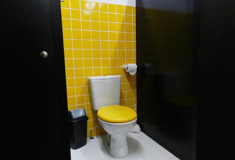 تختخواب در اتاق مشترک, Utopia Hostel